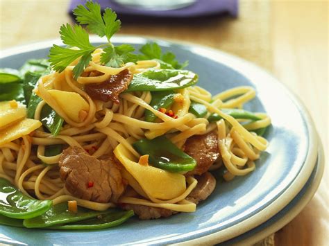  Fried Rice Noodles With Pork and Bamboo Shoots: What Delicious Harmony Awaits Between Savory Umami and the Gentle Crunch of Freshness?