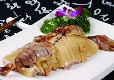   Saltwater Duck: Can This Aromatic Delicacy Transport You to the Historic Streets of Nanjing?