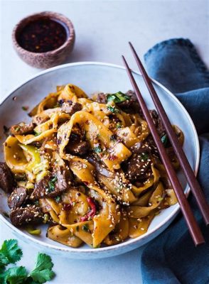  Hand-Pulled Noodles with Spicy Lamb Gravy: Are You Ready for a Culinary Adventure Through the Gobi Desert?