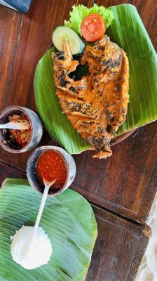  Ikan Bakar: Spicy Grilled Fish Meets Smoky Coconut Heaven!