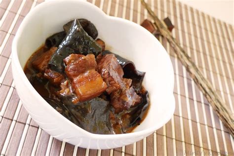  Spicy Stir-fried Pork Belly with Black Fungus: Can Umami Depth and Crunchy Texture Coexist in Culinary Harmony?